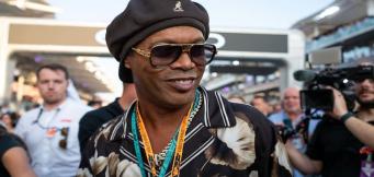 Ronaldinho: Fodboldens smil, magien og millionerne